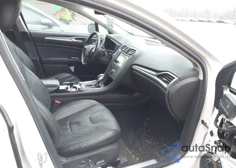 2014 Ford Fusion Energi Titanium z USA, uszkodzony, nr VIN 3FA6P0SU0ER263978